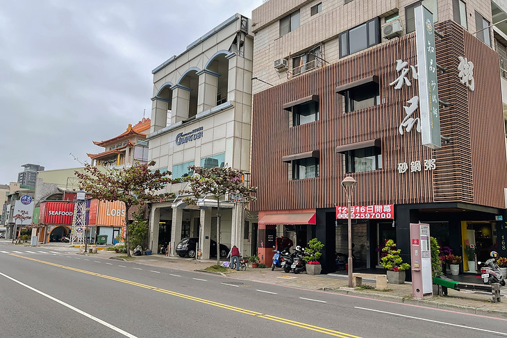 店家門口_周邊環境.jpg